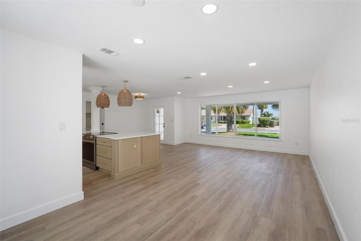 2650 VINA DEL MAR BOULEVARD — photo 10 of 42