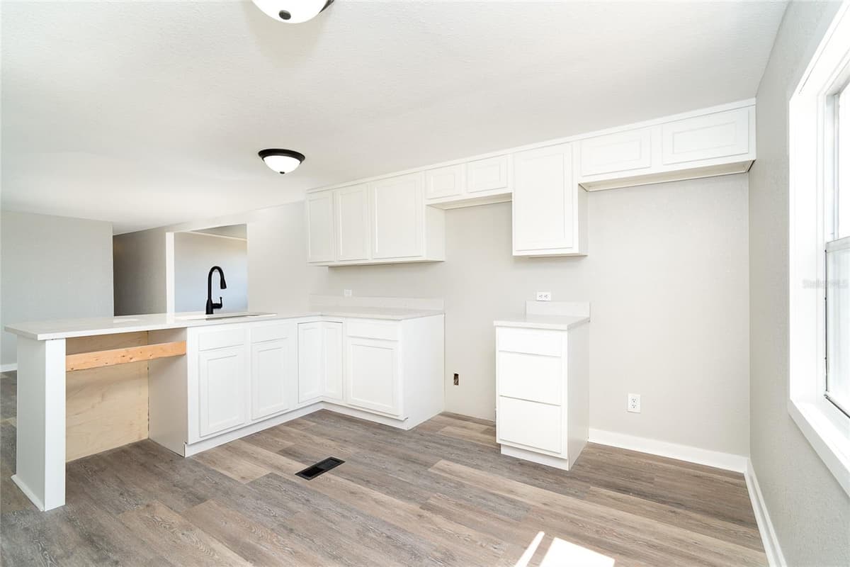 7413 PETULA AVENUE — photo 9 of 43