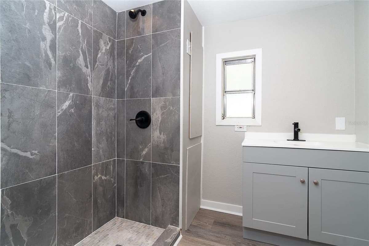 7413 PETULA AVENUE — photo 13 of 43