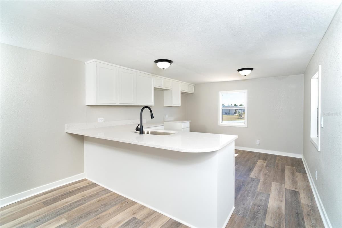 7413 PETULA AVENUE — photo 8 of 43