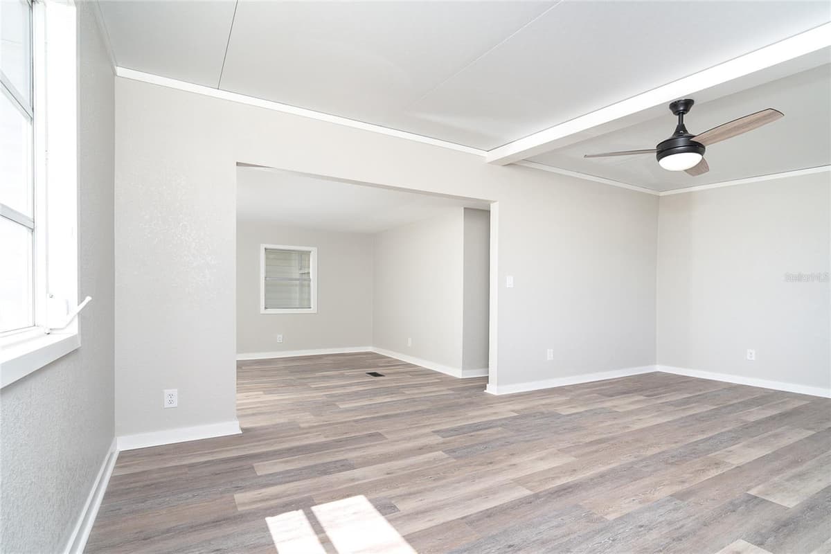 7413 PETULA AVENUE — photo 10 of 43