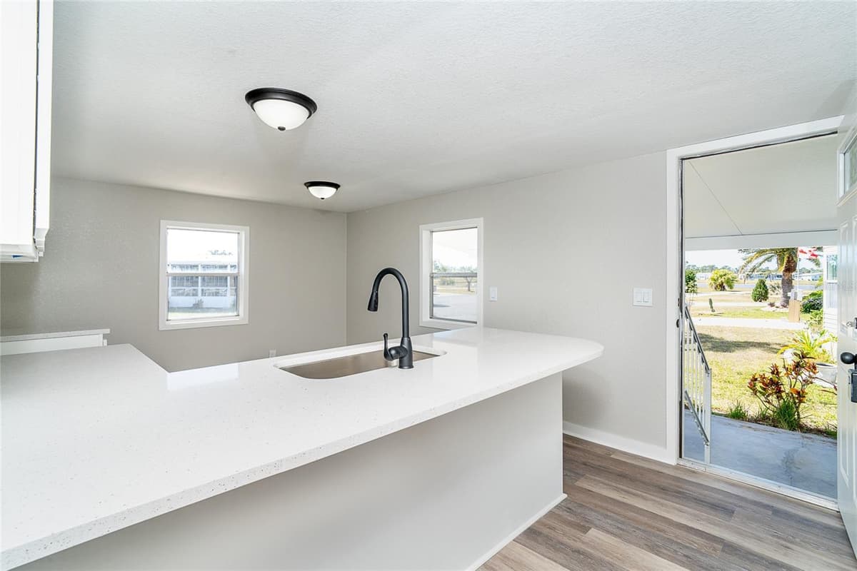 7413 PETULA AVENUE — photo 7 of 43