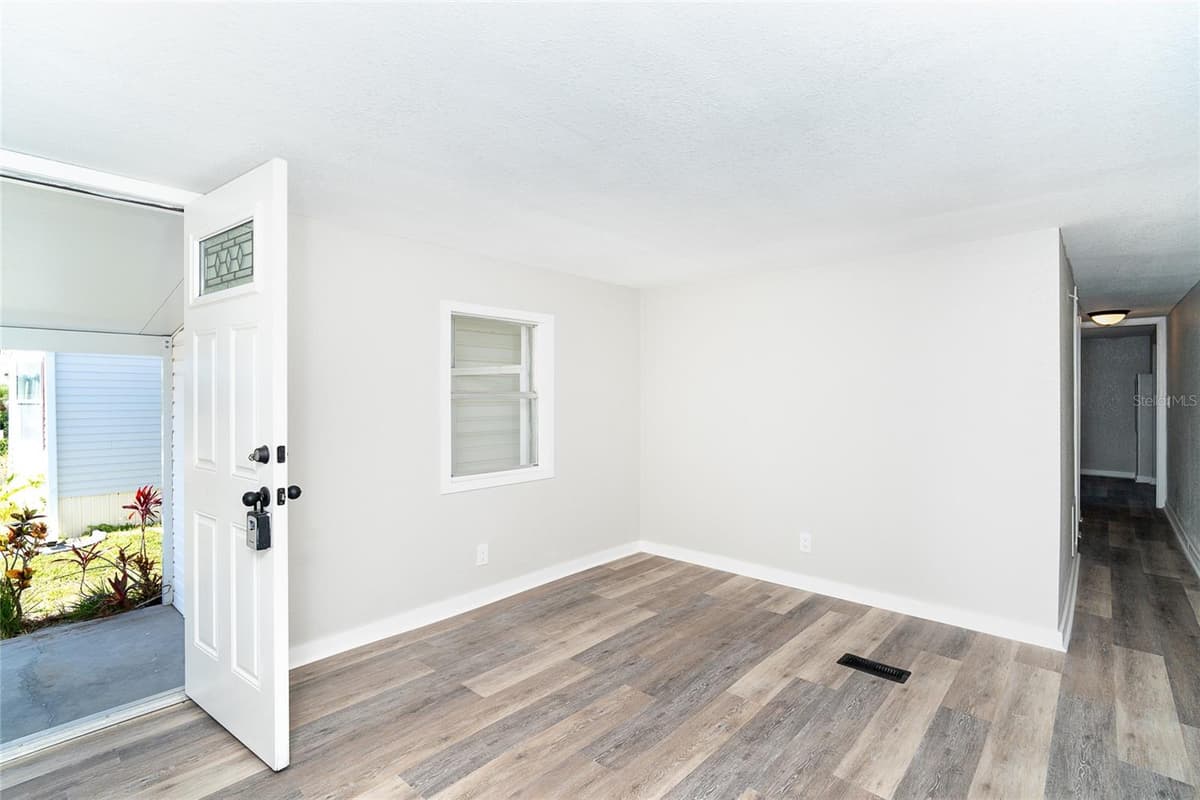 7413 PETULA AVENUE — photo 6 of 43