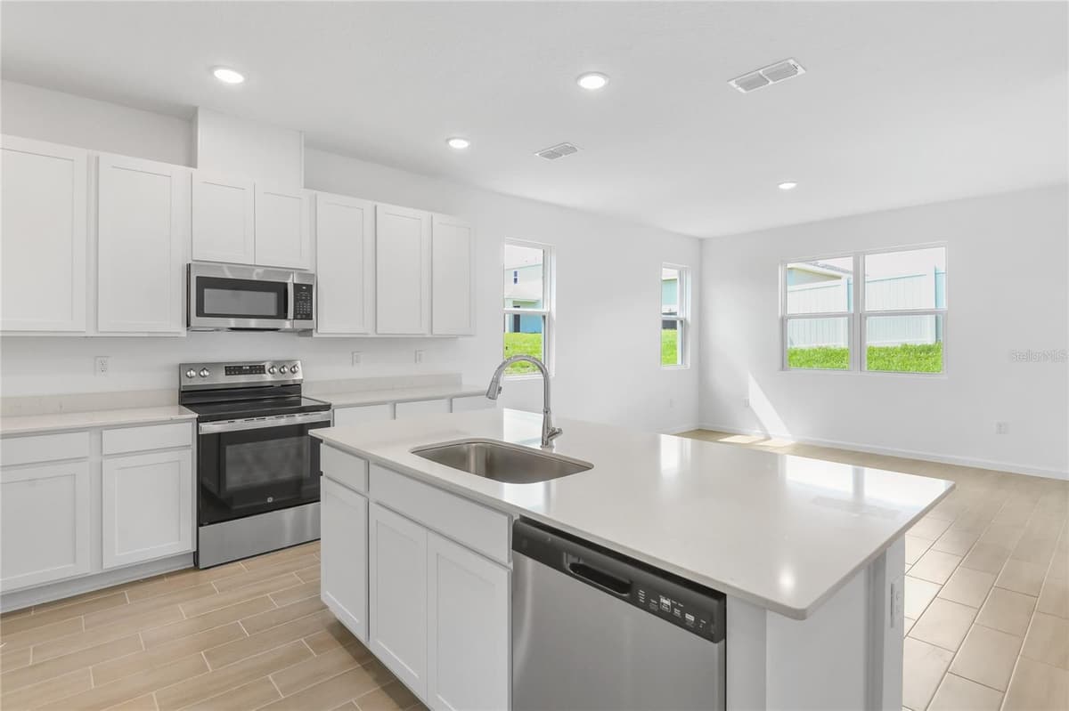 1011 WISTERIA WAY — photo 5 of 15