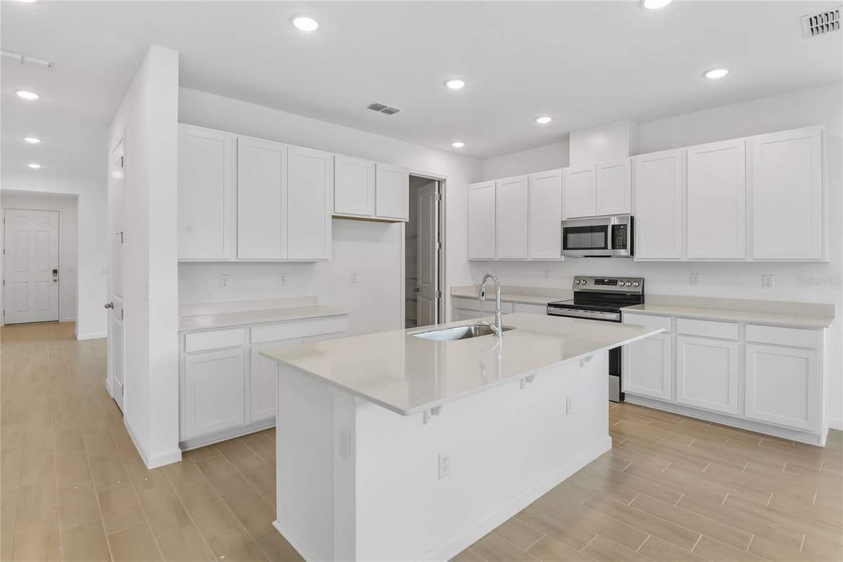 1011 WISTERIA WAY — photo 4 of 15
