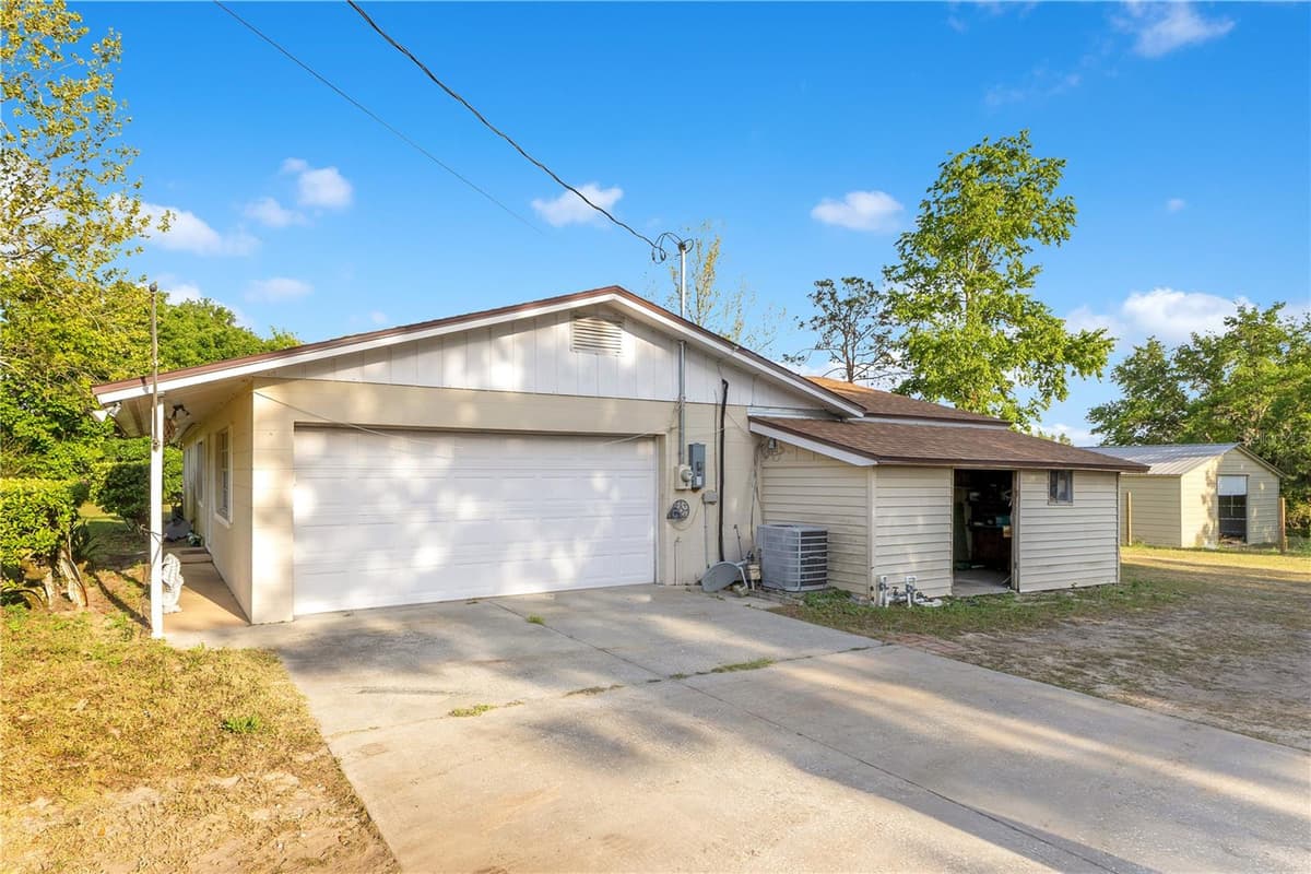 4550 CHANDLER ROAD — photo 4 of 53