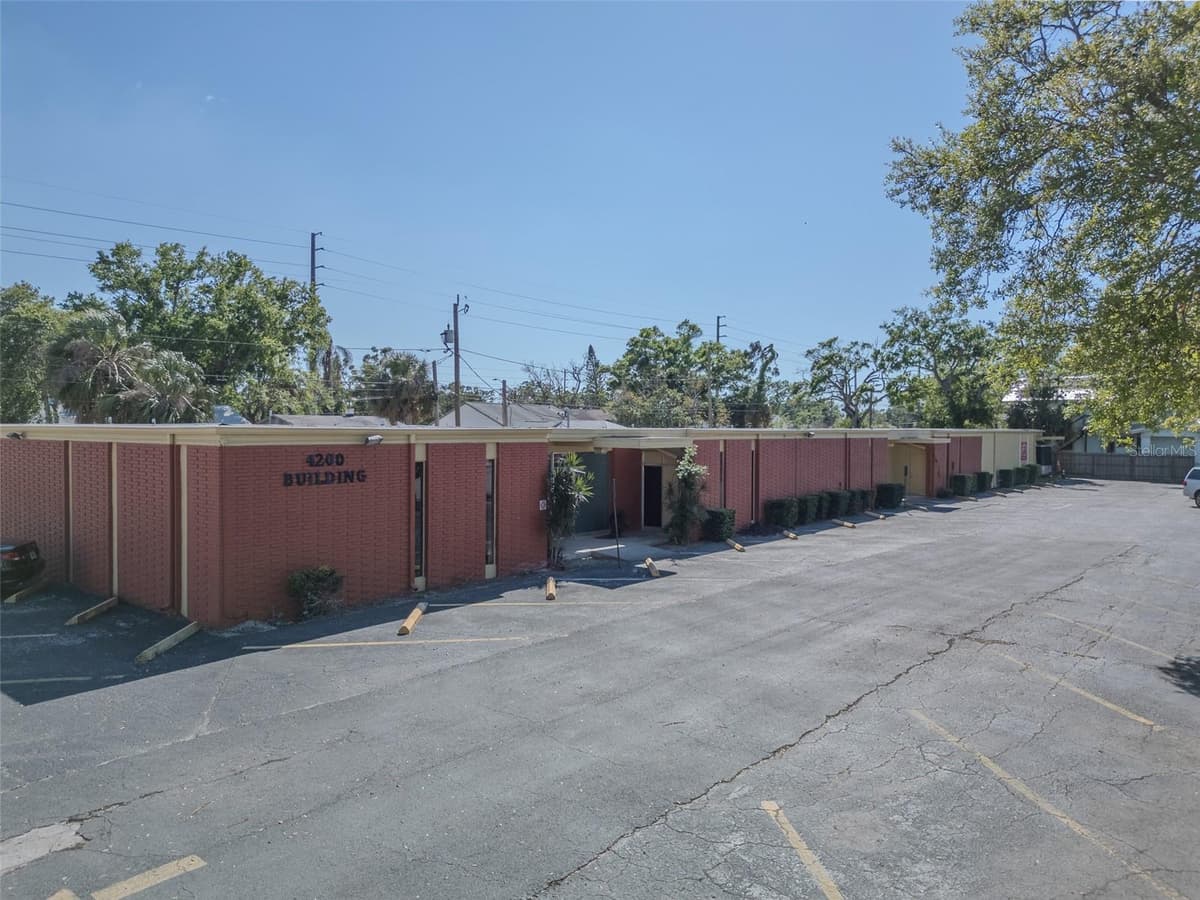 4200 CENTRAL AVENUE — photo 2 of 24