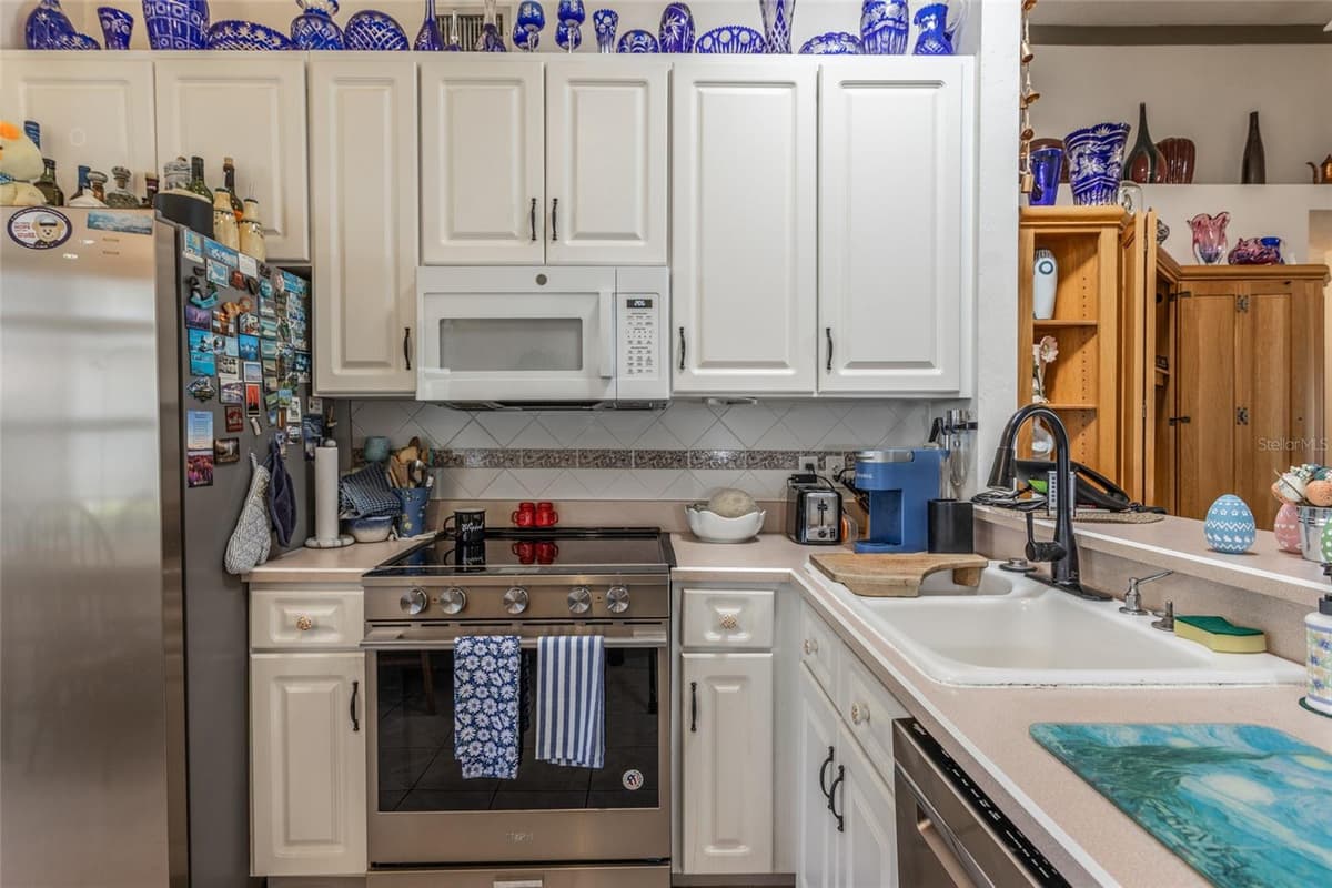 40 ANDOVER DRIVE — photo 9 of 46