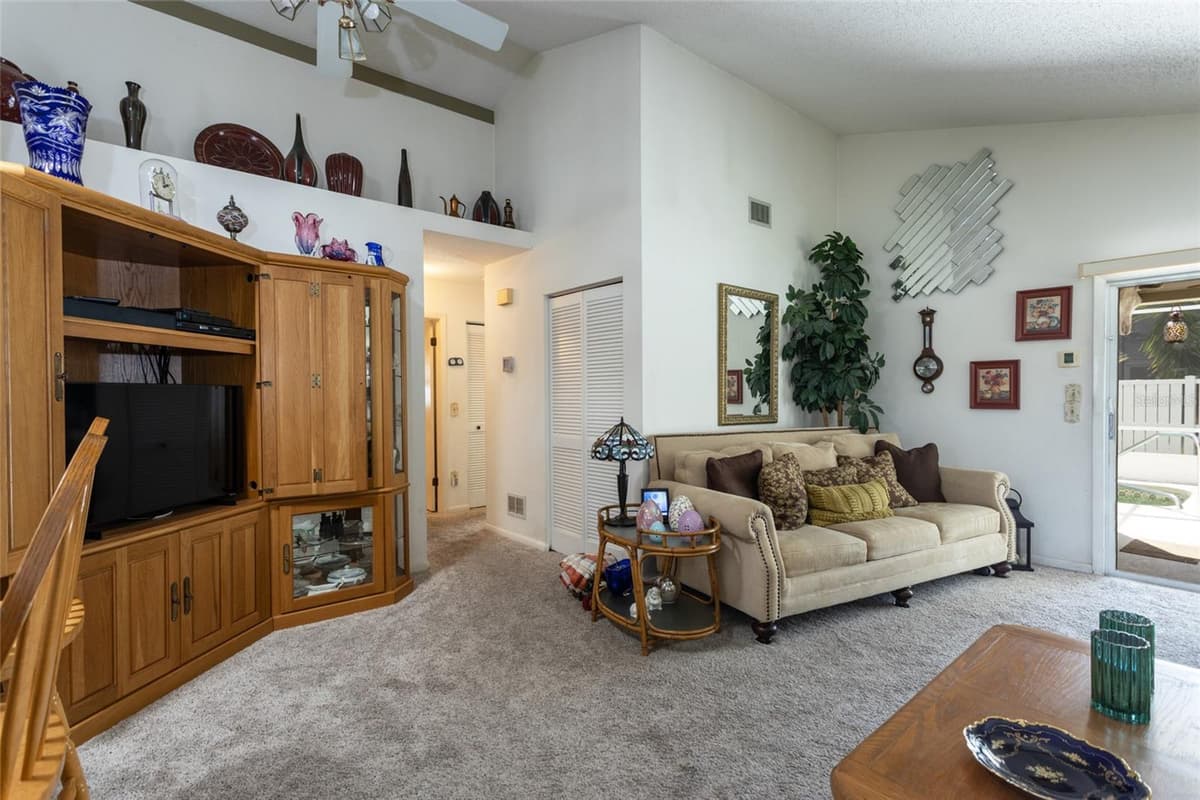 40 ANDOVER DRIVE — photo 15 of 46