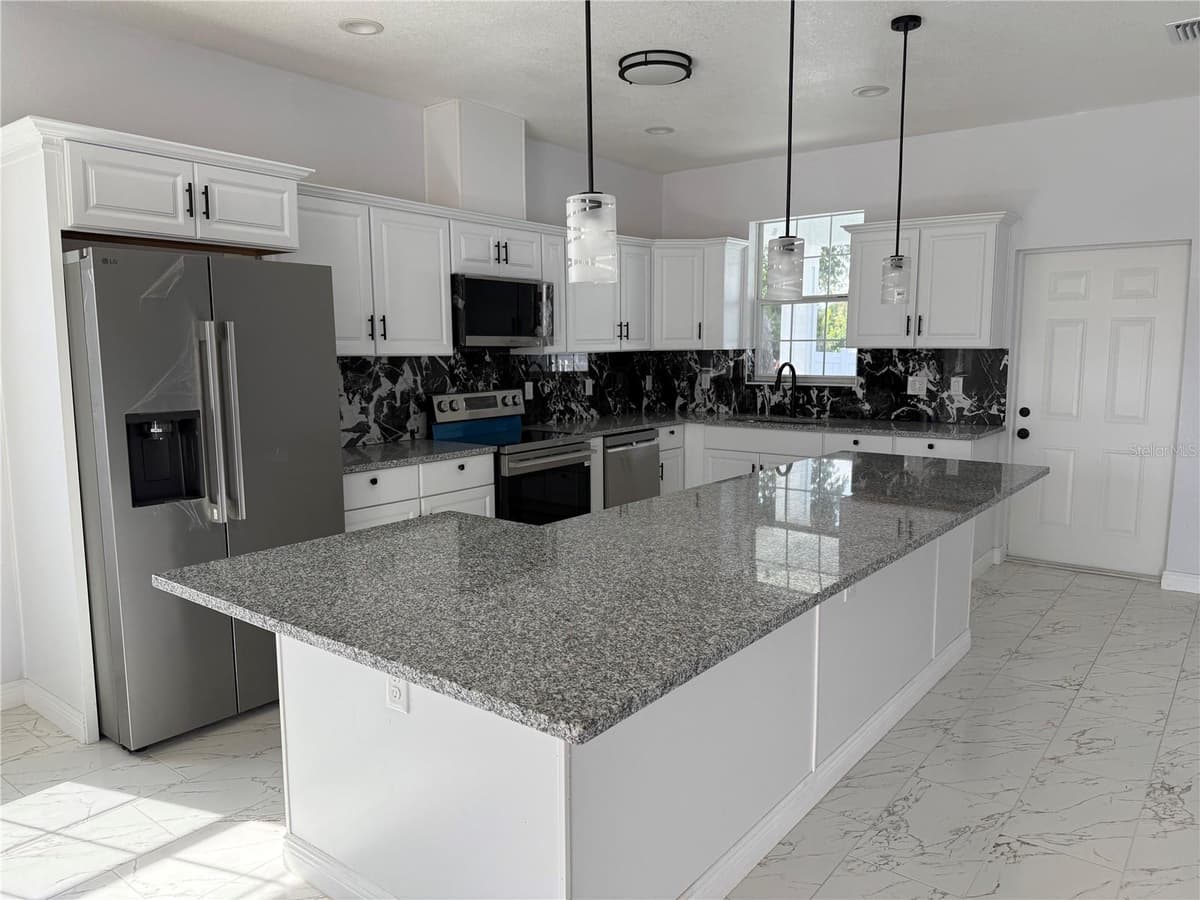 4205 57TH AVENUE — photo 7 of 28