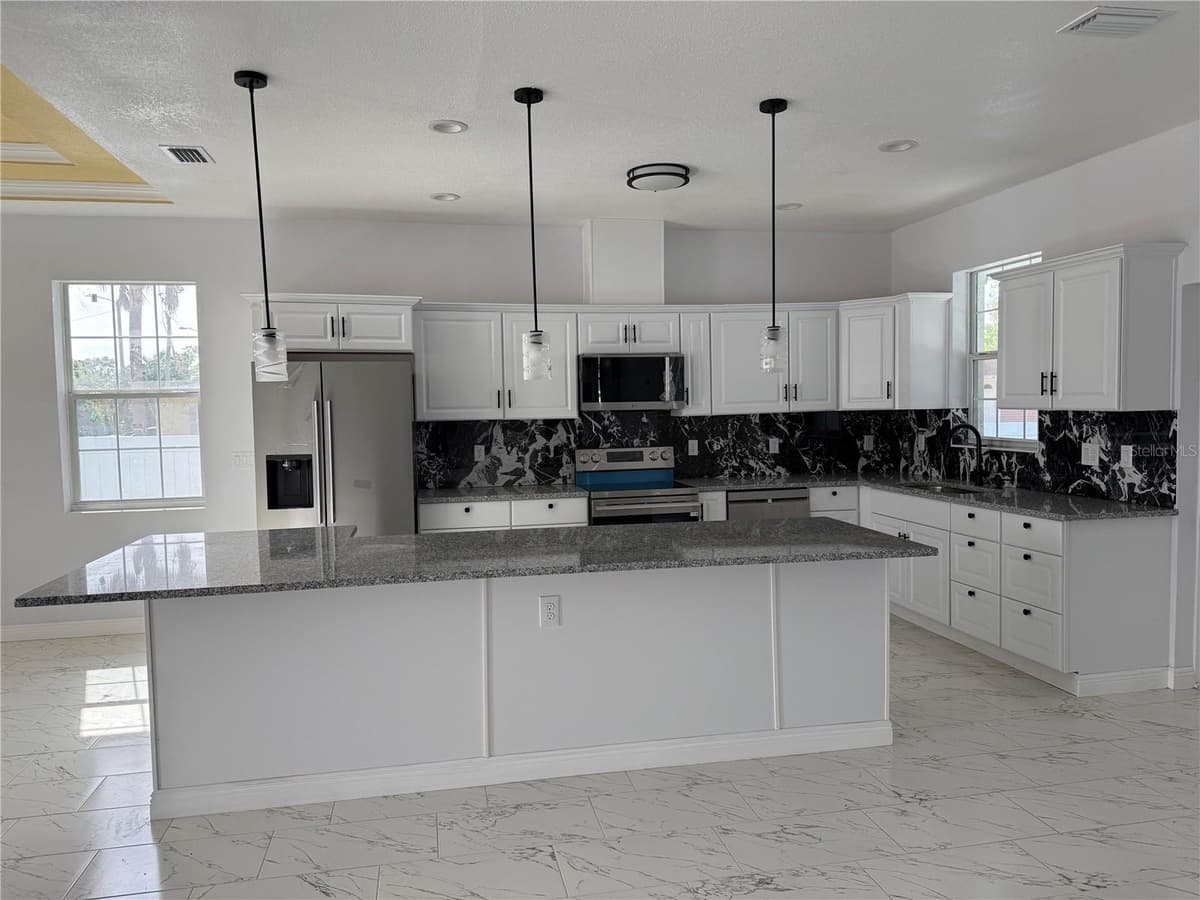 4205 57TH AVENUE — photo 8 of 28