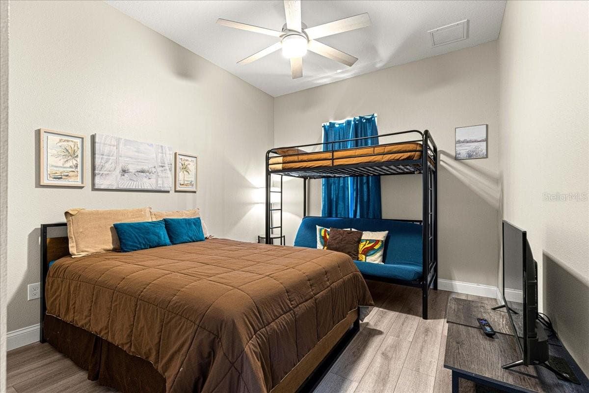 6771 SEAVIEW BOULEVARD — photo 14 of 23