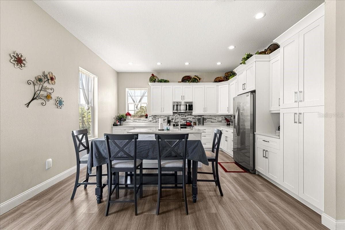 6771 SEAVIEW BOULEVARD — photo 10 of 23