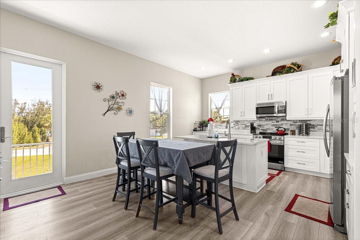 6771 SEAVIEW BOULEVARD — photo 9 of 23