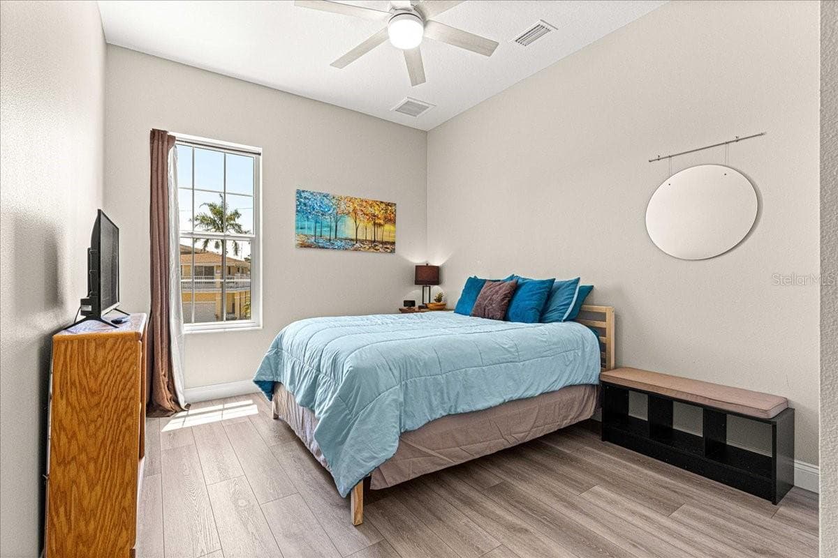 6771 SEAVIEW BOULEVARD — photo 15 of 23