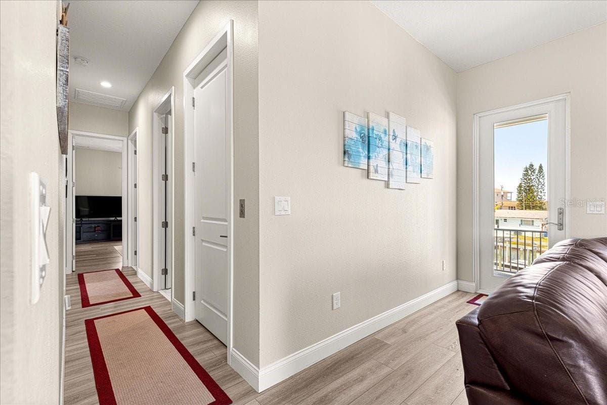 6771 SEAVIEW BOULEVARD — photo 13 of 23