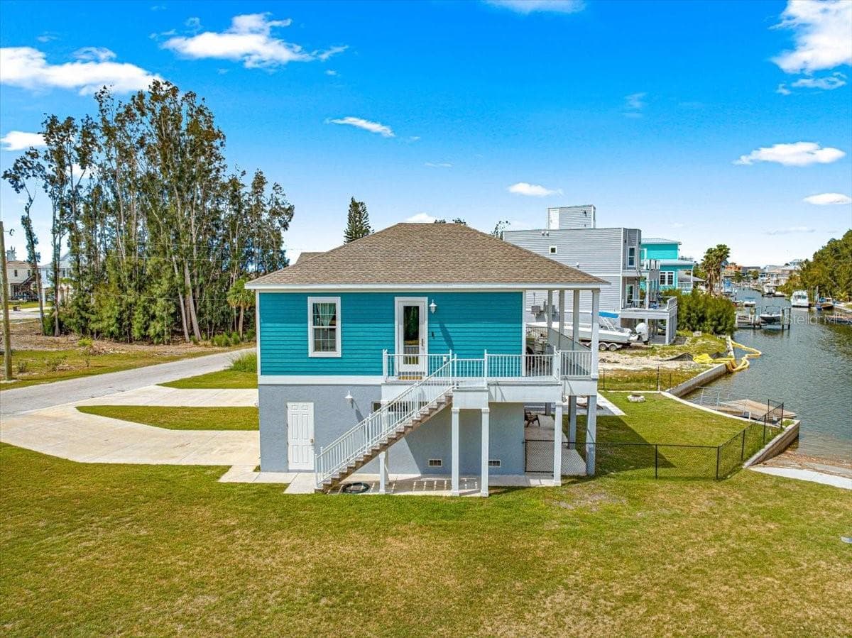 6771 SEAVIEW BOULEVARD — photo 4 of 23
