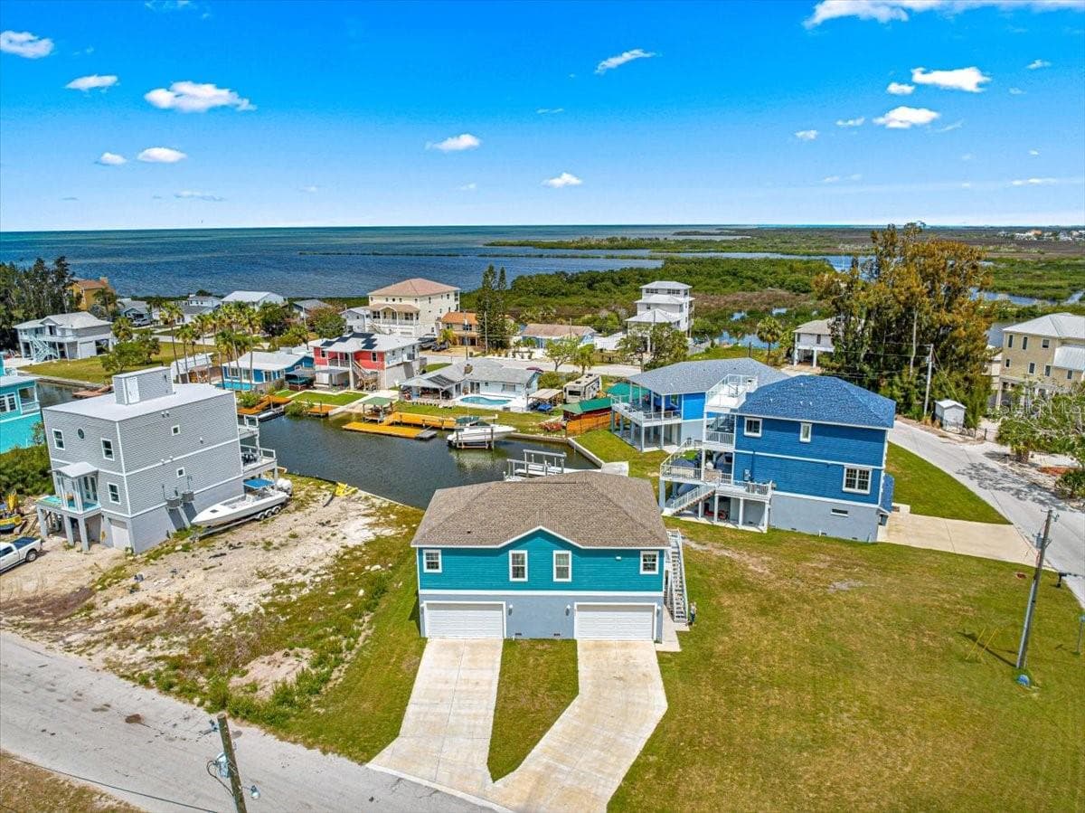 6771 SEAVIEW BOULEVARD — photo 3 of 23
