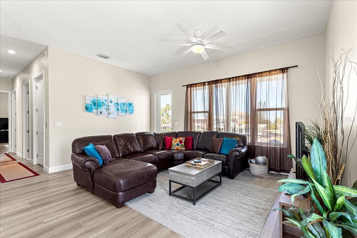 6771 SEAVIEW BOULEVARD — photo 11 of 23