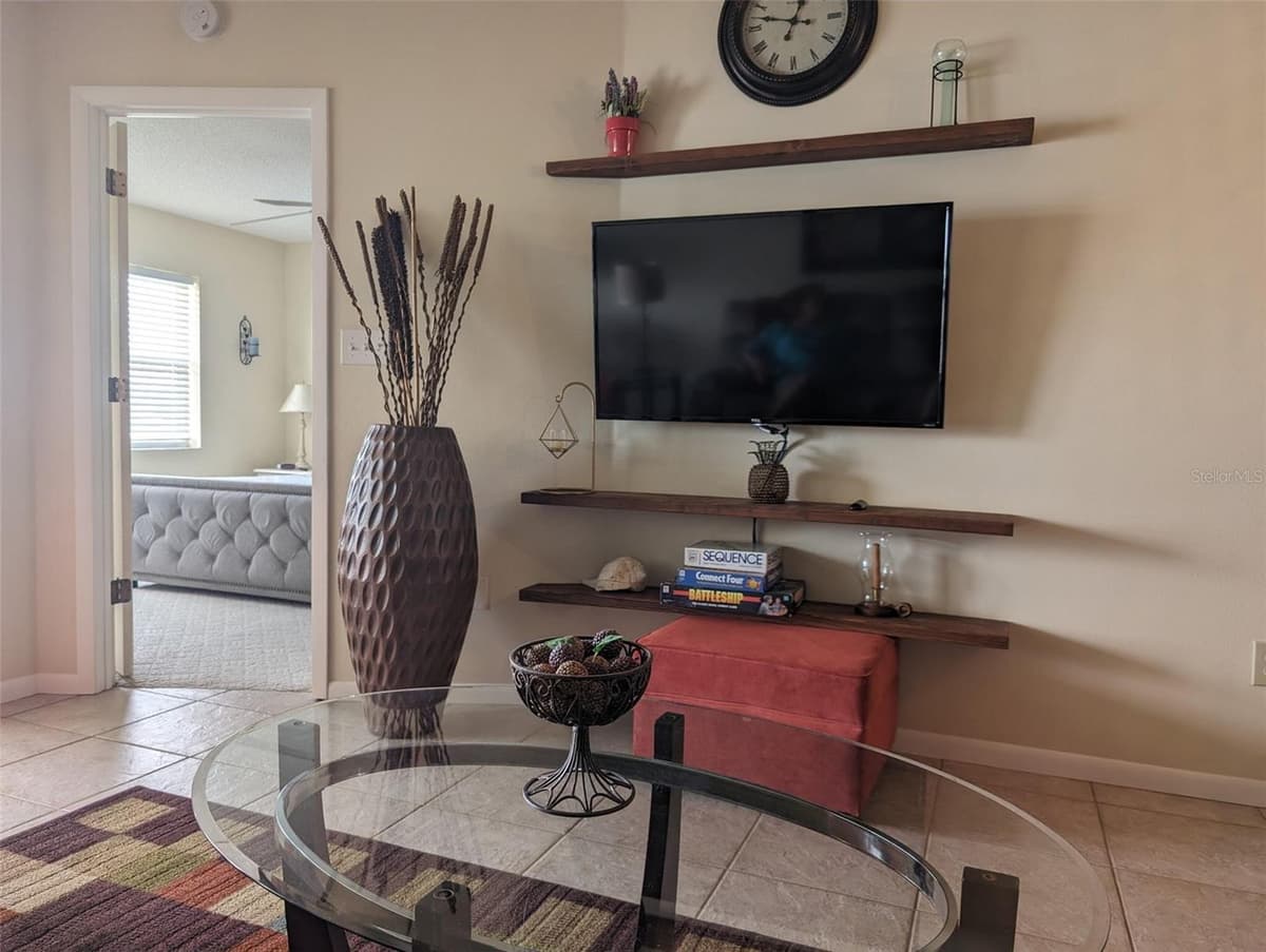 308 STEPHEN DRIVE — photo 8 of 15