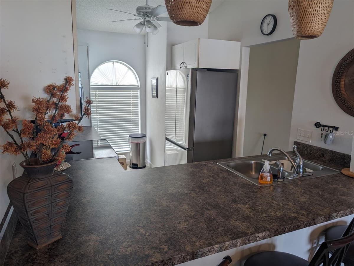 308 STEPHEN DRIVE — photo 2 of 15