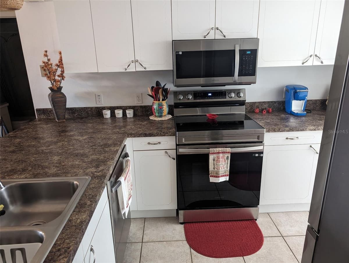 308 STEPHEN DRIVE — photo 5 of 15