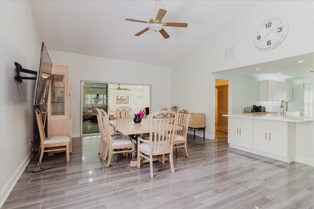 11521 ROSE TREE DRIVE — photo 4 of 37