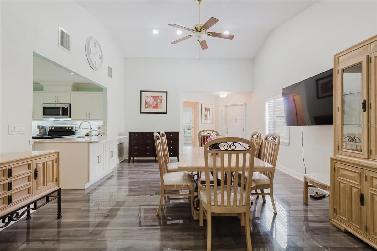 11521 ROSE TREE DRIVE — photo 3 of 37