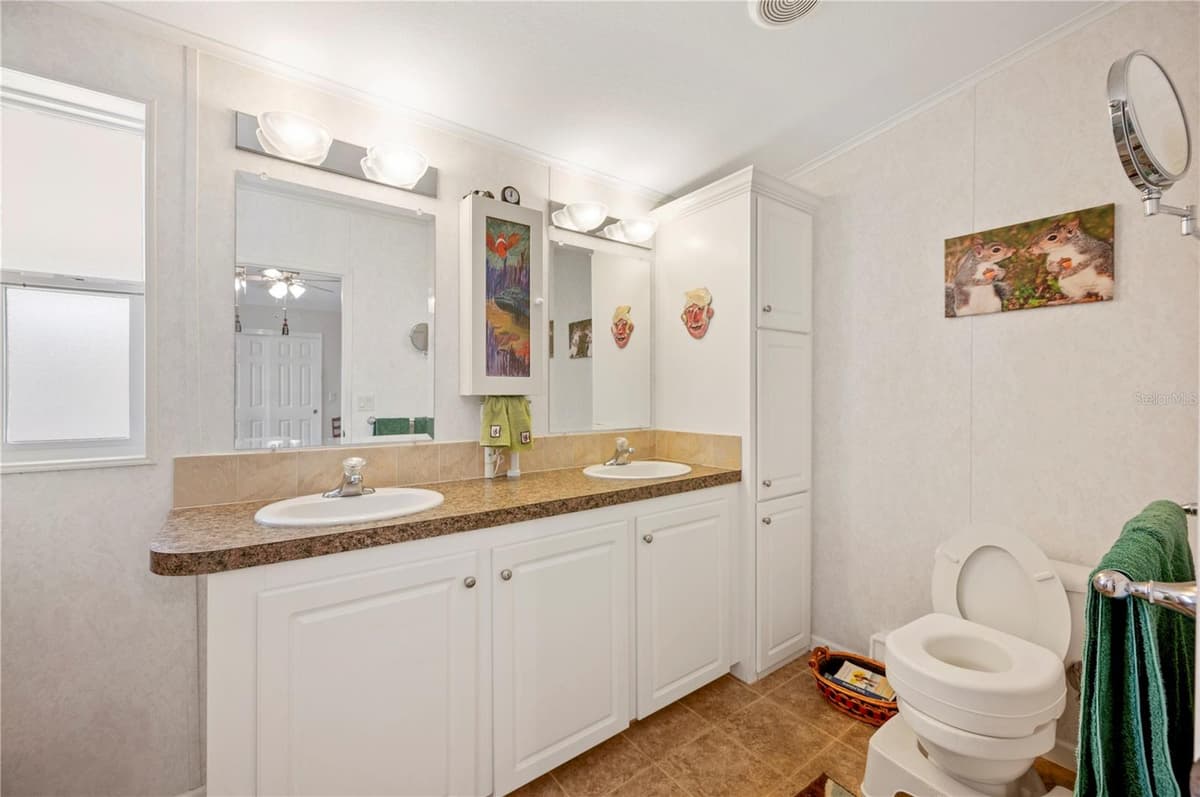 38 QUEEN OF WATERS STREET — photo 18 of 44
