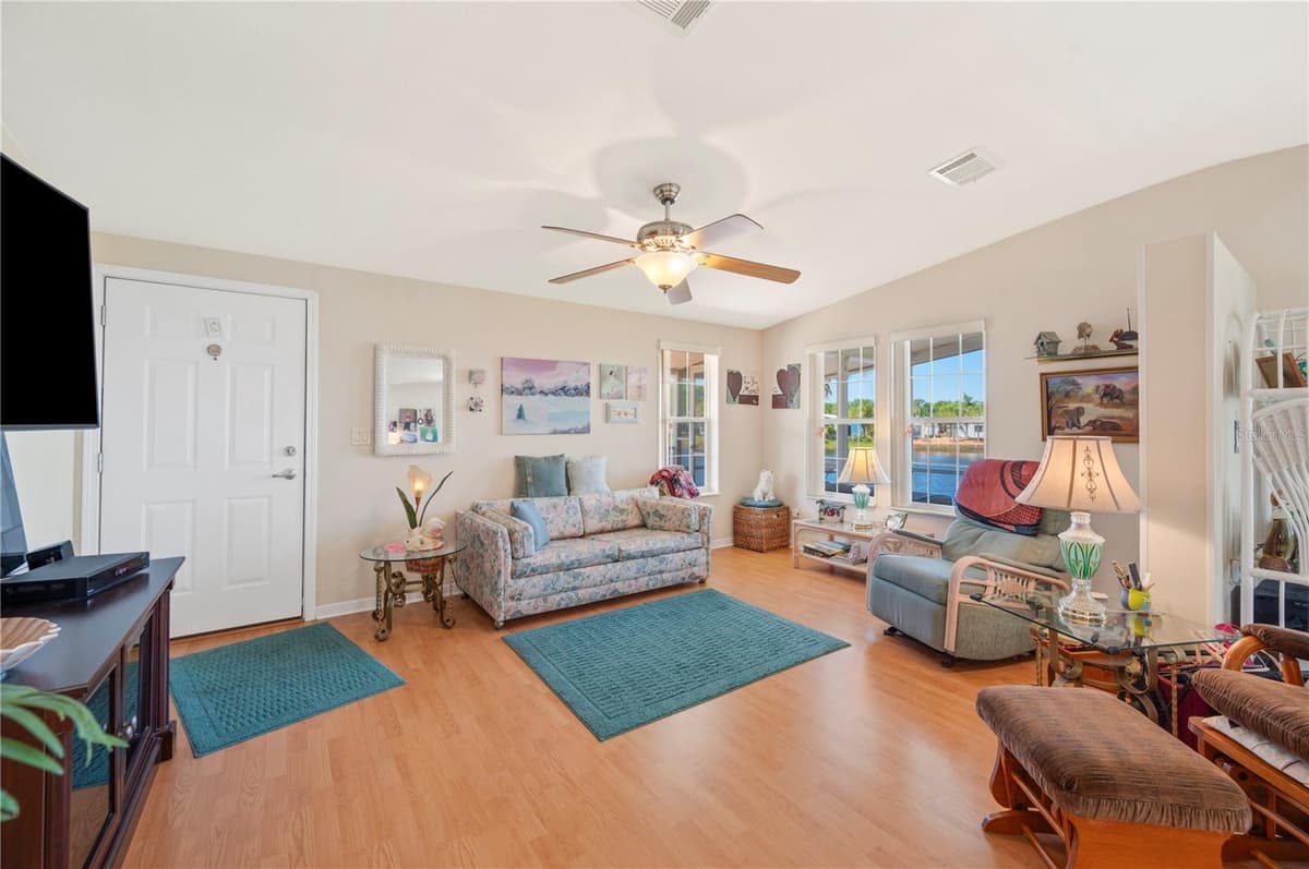 38 QUEEN OF WATERS STREET — photo 12 of 44