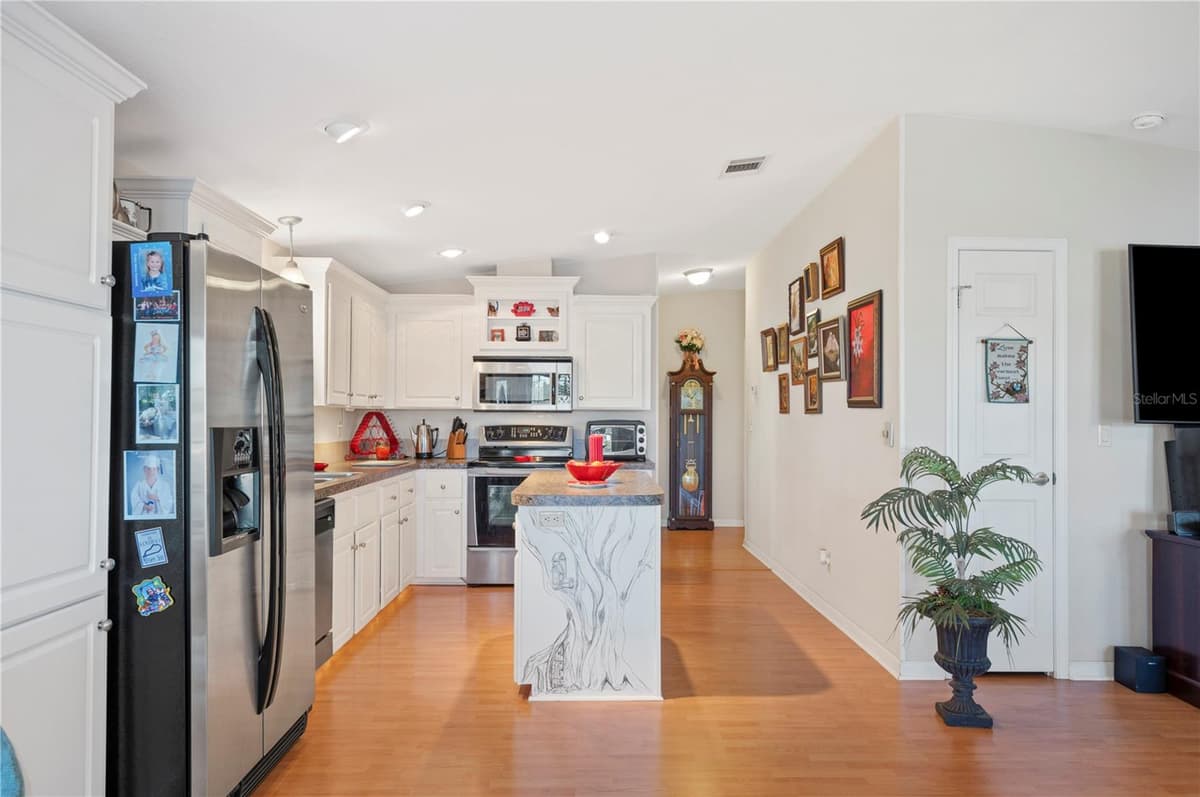 38 QUEEN OF WATERS STREET — photo 15 of 44