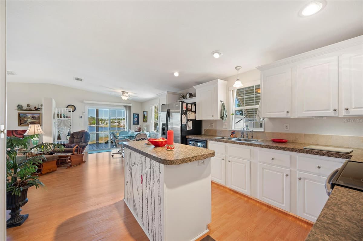 38 QUEEN OF WATERS STREET — photo 14 of 44