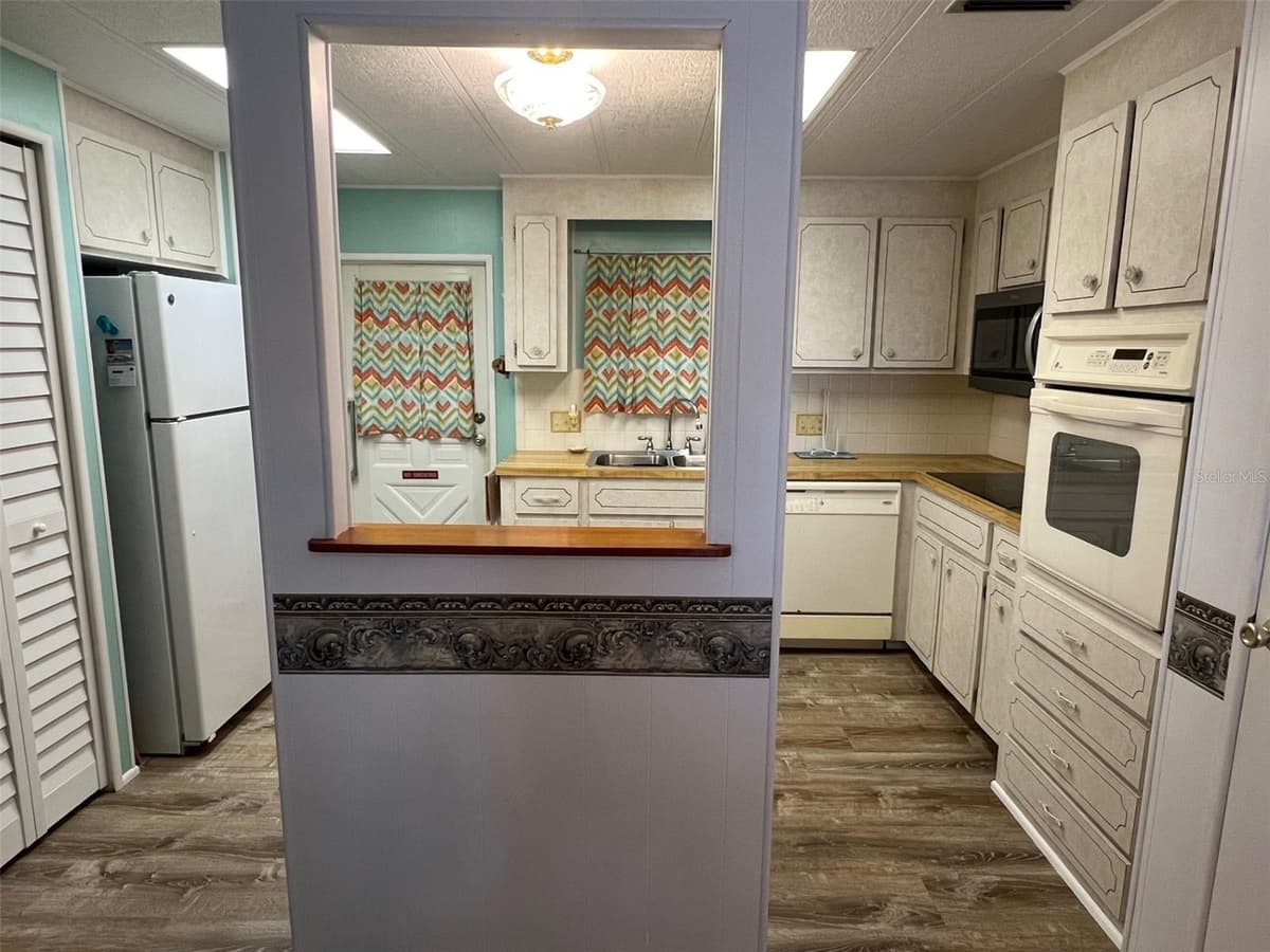 709 SUGAR PALM STREET — photo 11 of 34