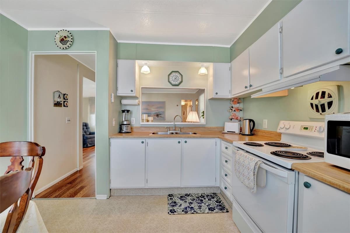 128 SAINT JOHNS WAY — photo 9 of 37
