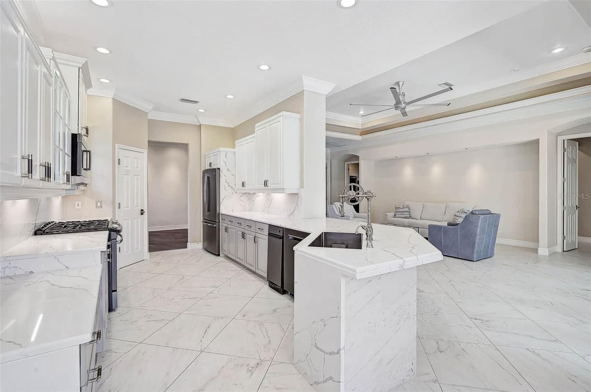 13 BAYHEAD LANE — photo 10 of 62