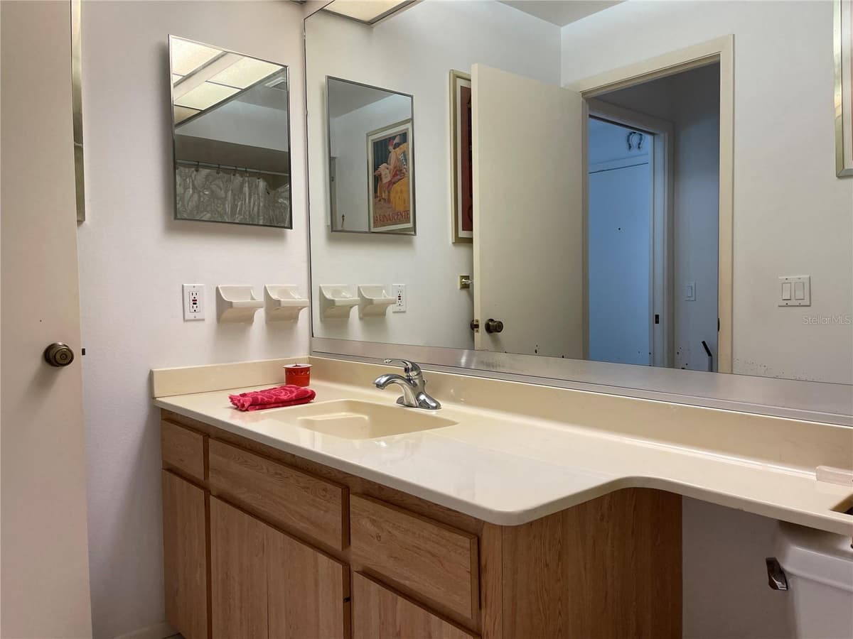 4944 VILLAGE GARDENS DRIVE — photo 9 of 53