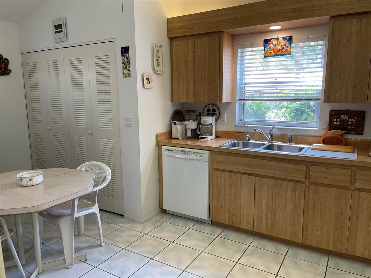 4944 VILLAGE GARDENS DRIVE — photo 12 of 53