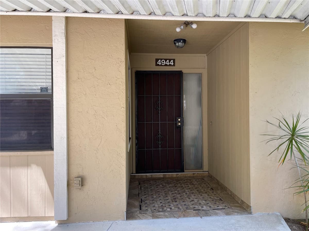 4944 VILLAGE GARDENS DRIVE — photo 4 of 53