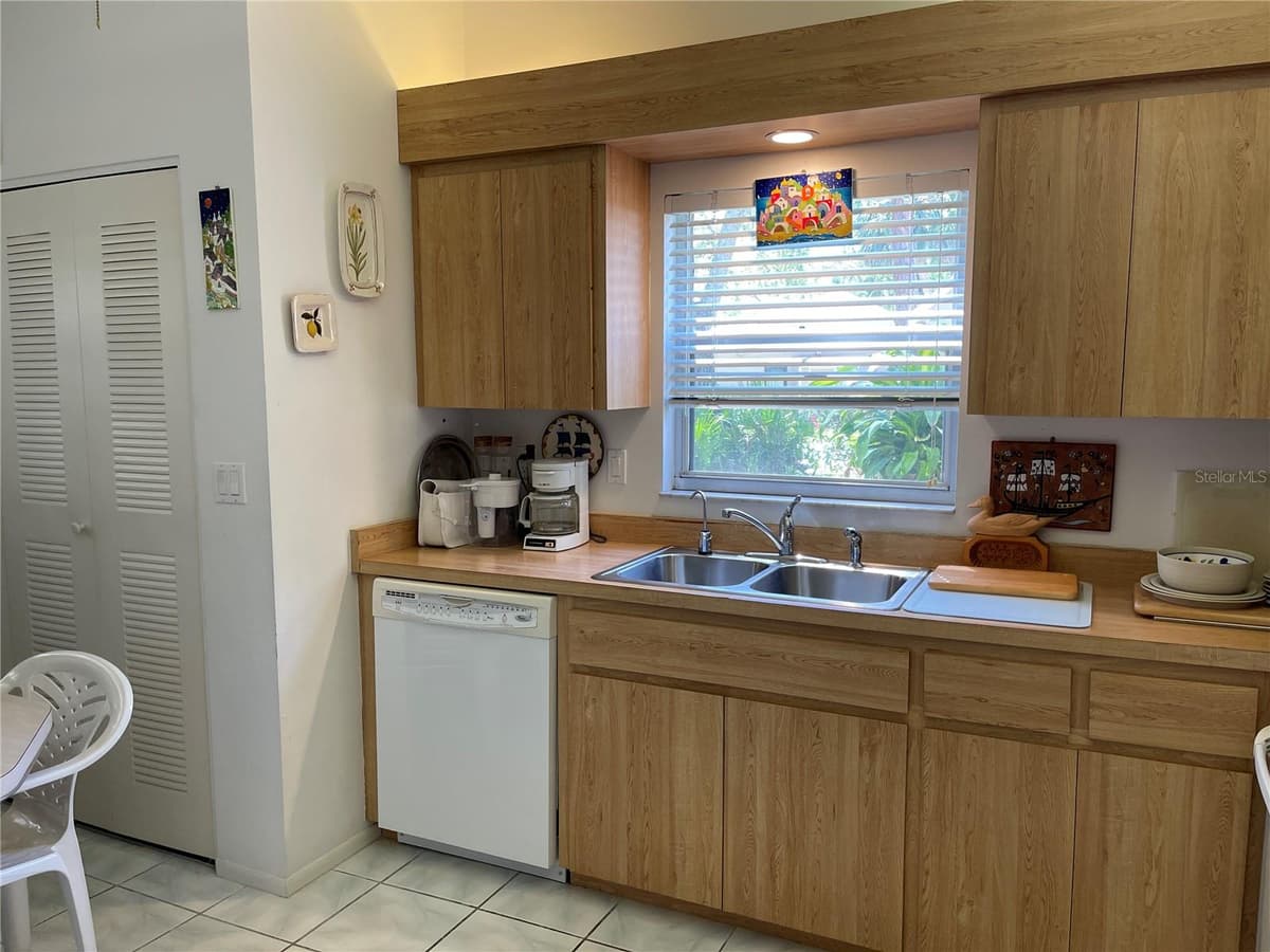 4944 VILLAGE GARDENS DRIVE — photo 13 of 53