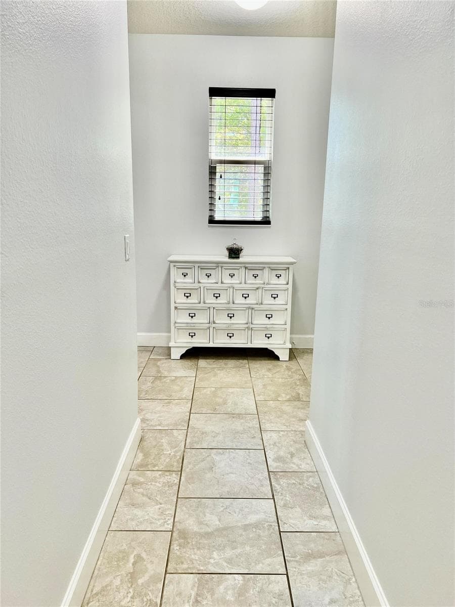 2301 AVELLINO AVENUE — photo 17 of 28