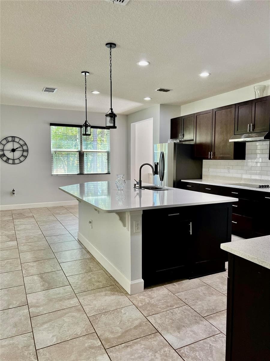 2301 AVELLINO AVENUE — photo 10 of 28