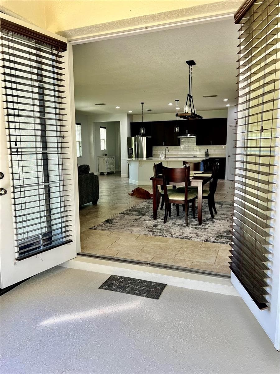 2301 AVELLINO AVENUE — photo 11 of 28