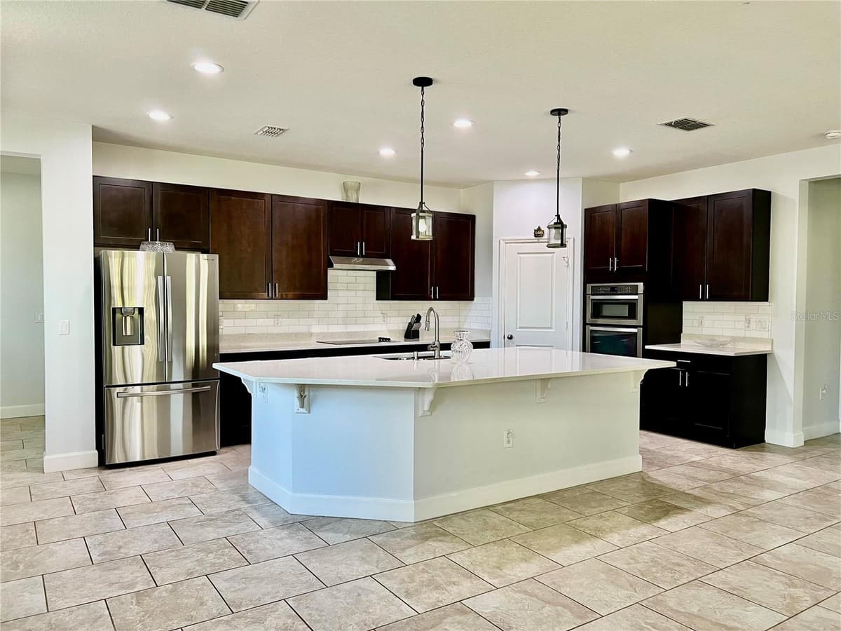 2301 AVELLINO AVENUE — photo 9 of 28