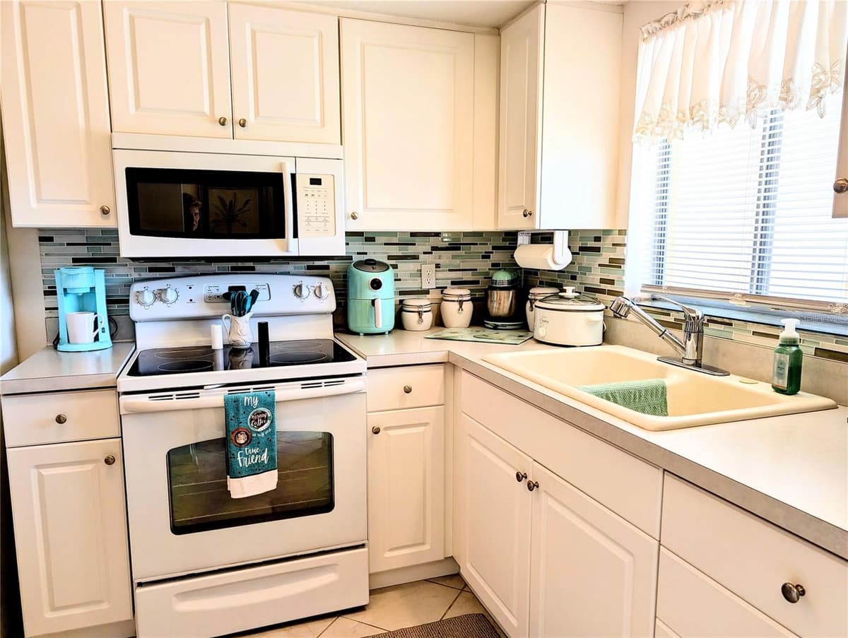 3660 LAKE BAYSHORE DRIVE — photo 4 of 42