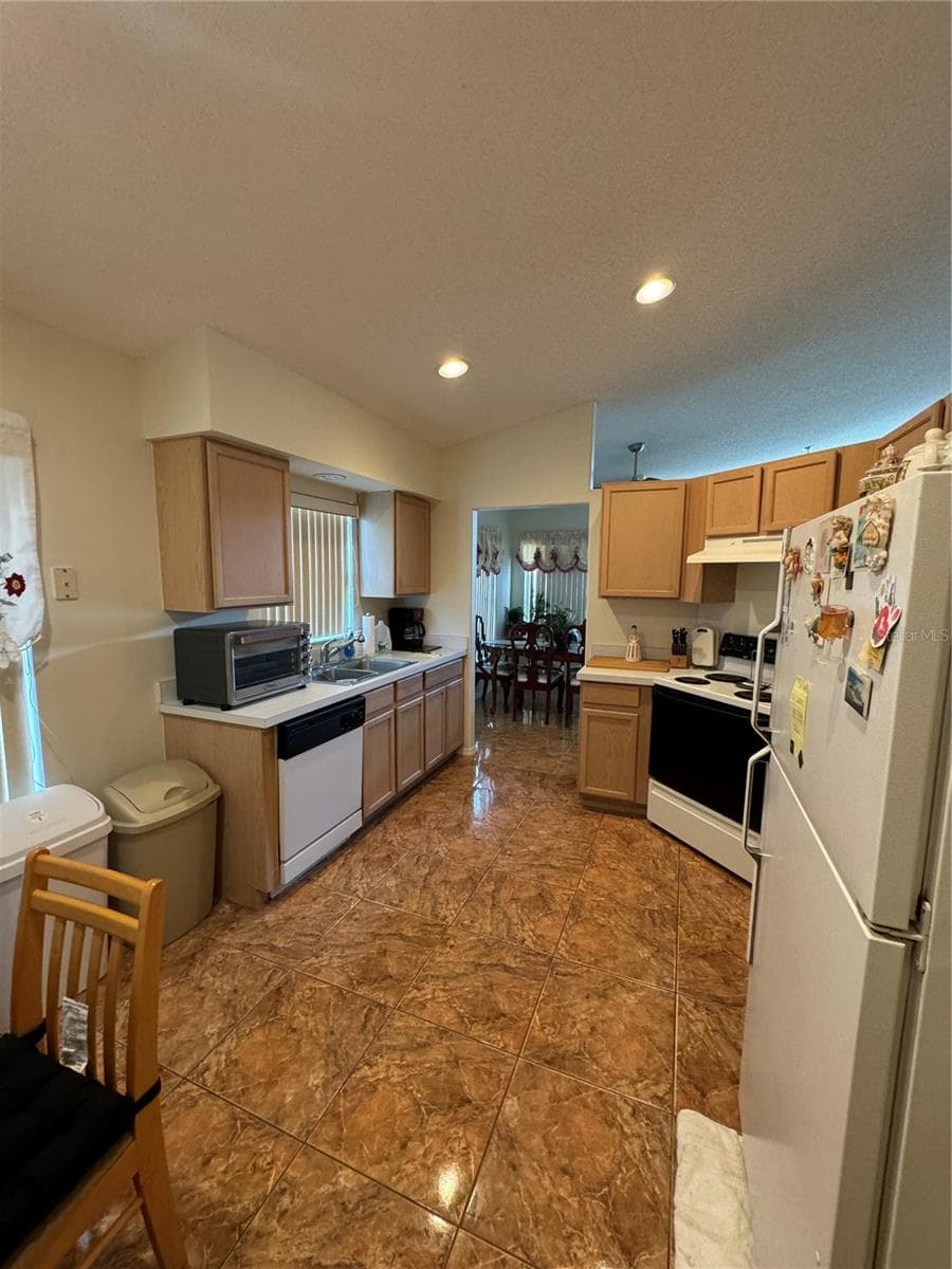 105 CATTAIL COURT — photo 12 of 33