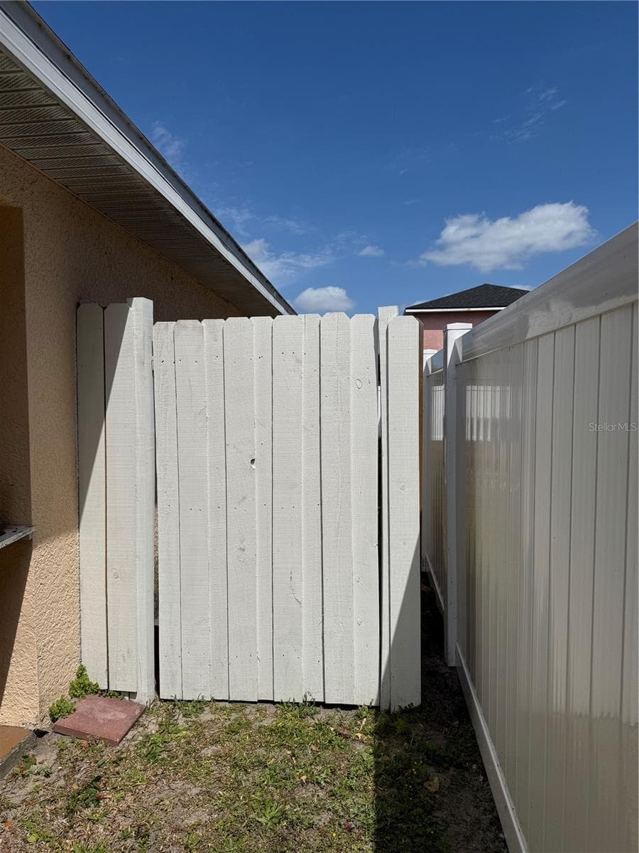 105 CATTAIL COURT — photo 31 of 33