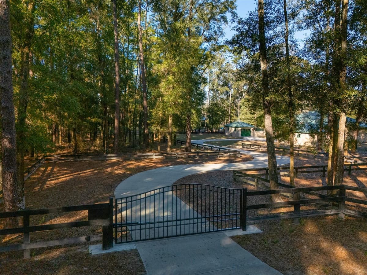 3 CARRY BACK ROAD — photo 25 of 37