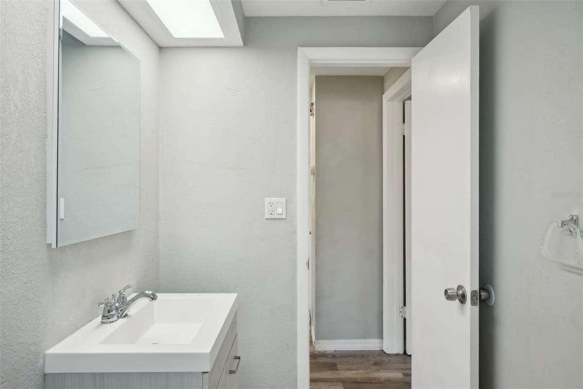 3207 COLDWELL DRIVE — photo 35 of 44