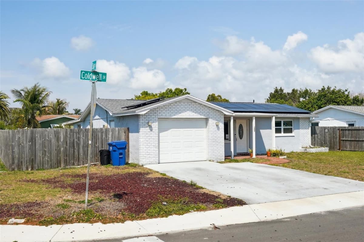 3207 COLDWELL DRIVE — photo 3 of 44