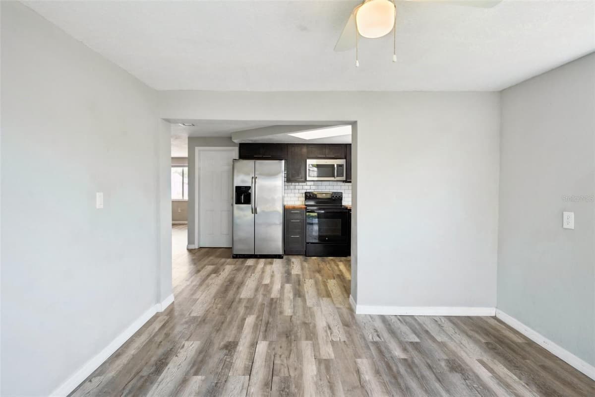 3207 COLDWELL DRIVE — photo 29 of 44